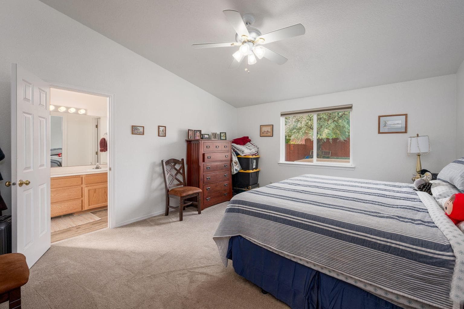 Photo of 735 NE Oak Place 19 of 34