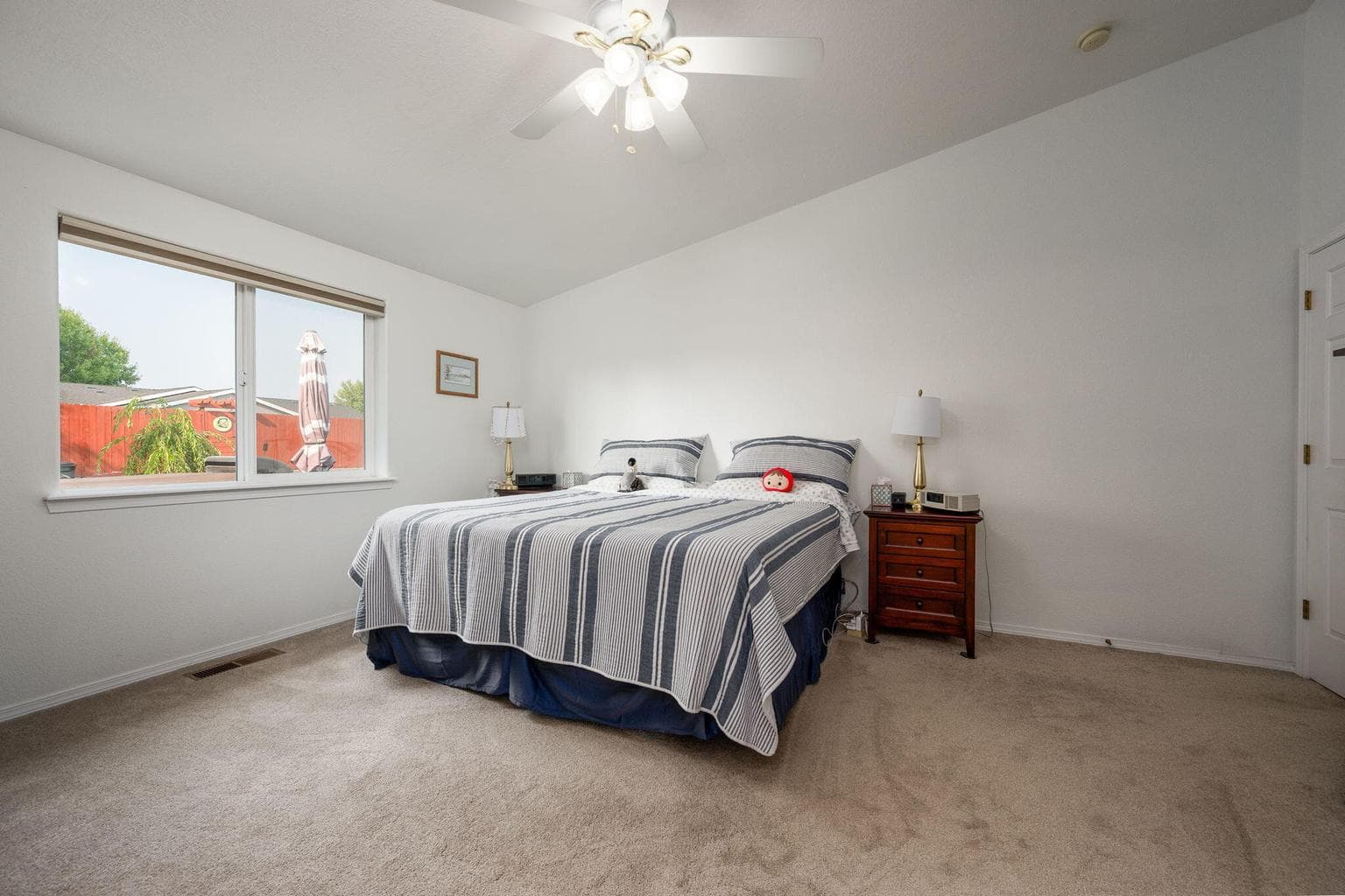 Photo of 735 NE Oak Place 20 of 34