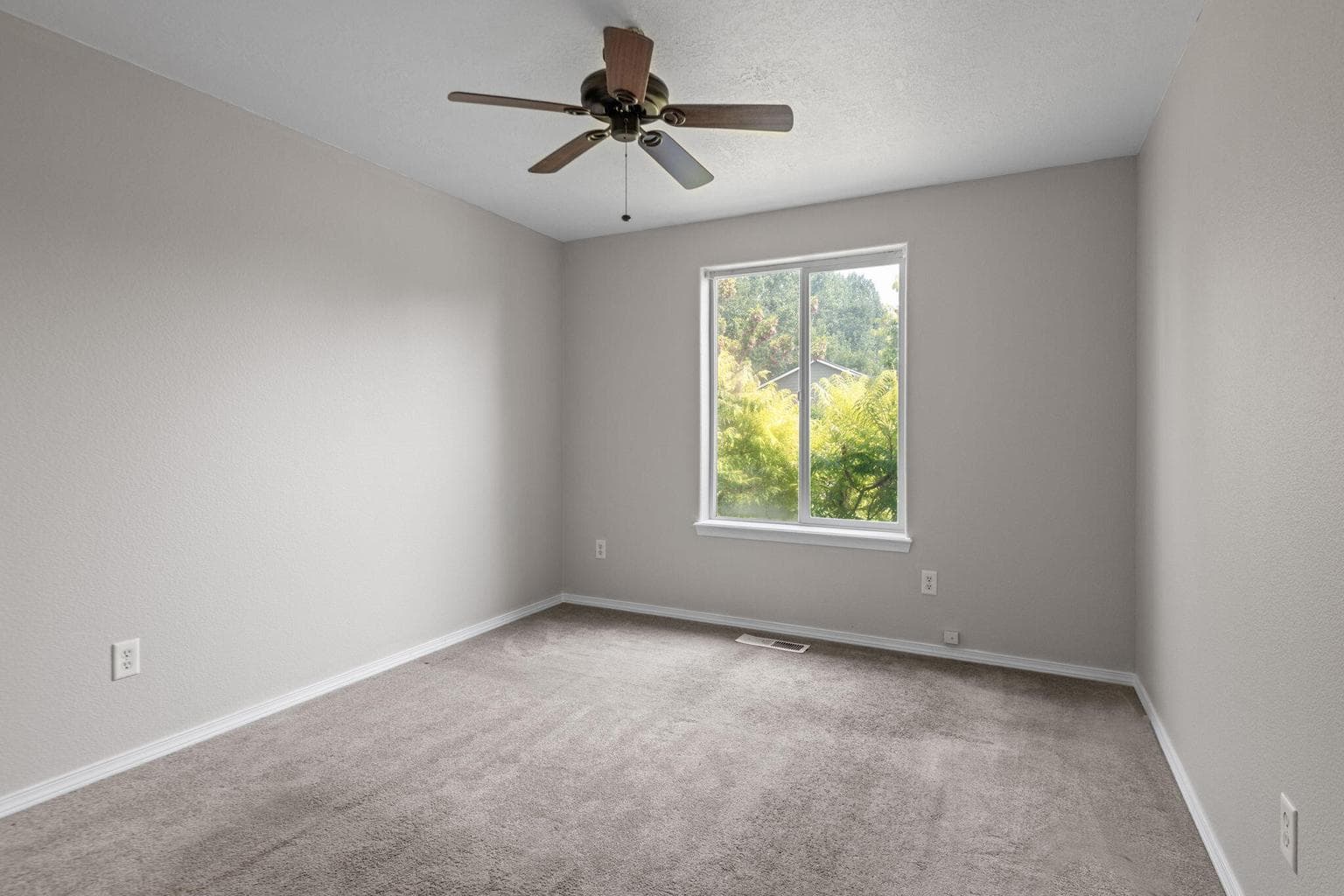 Photo of 1829 NE 7th Street 19 of 30