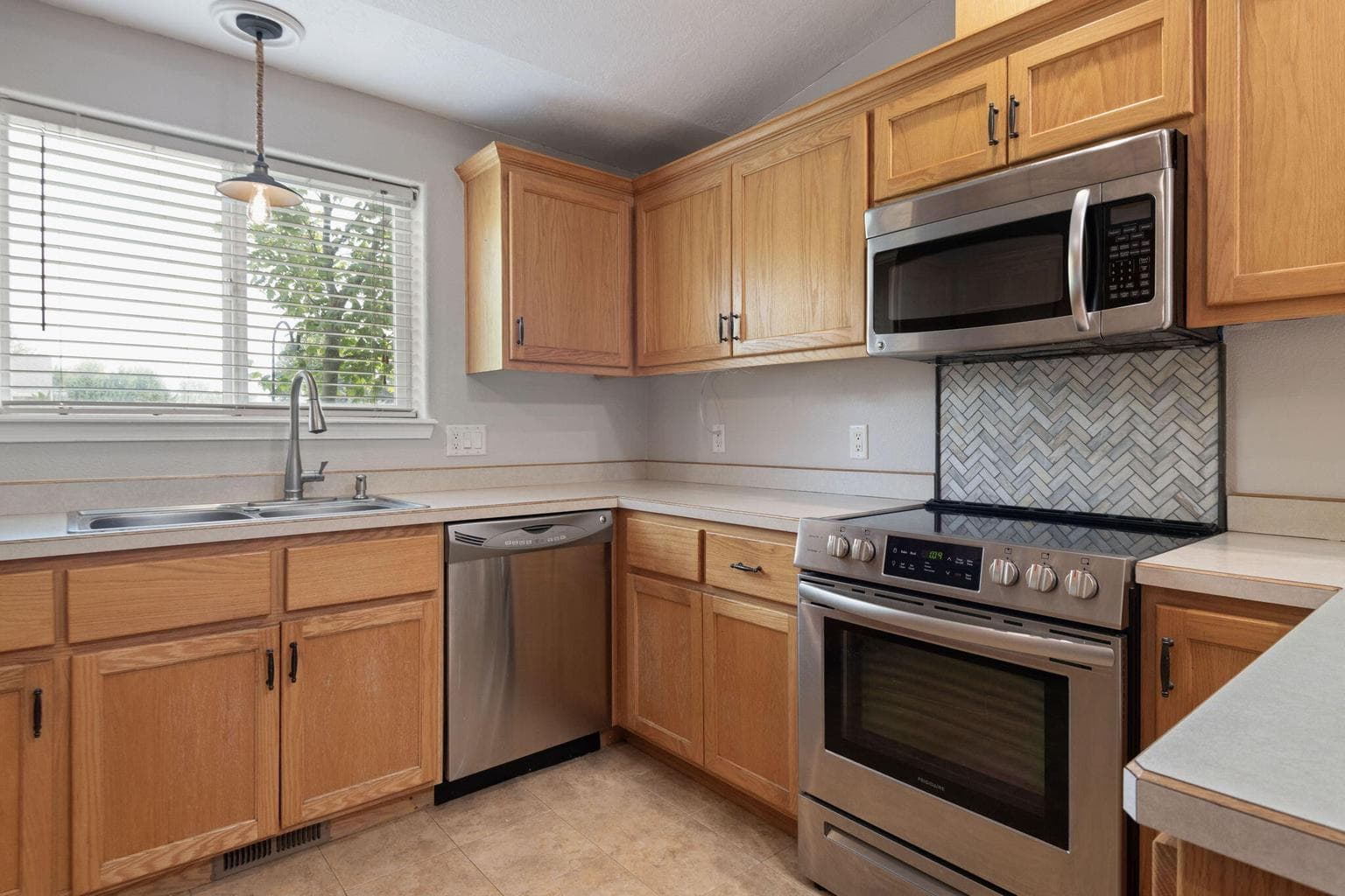 Photo of 1829 7th 5 of 30