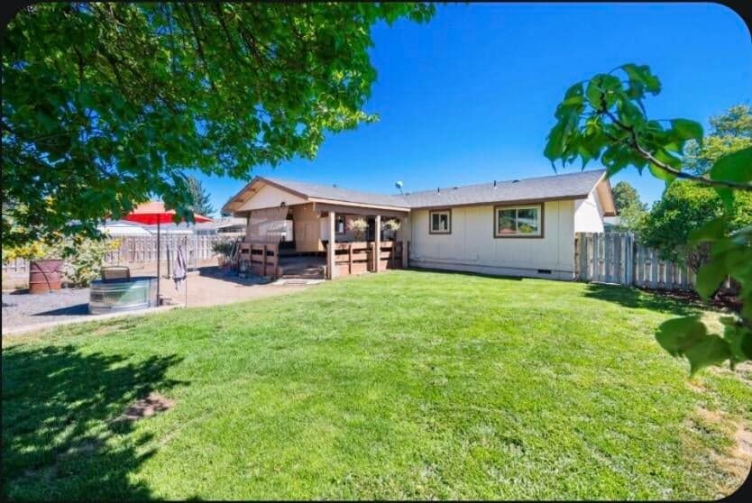 Photo of 775 Juniper 1 of 34