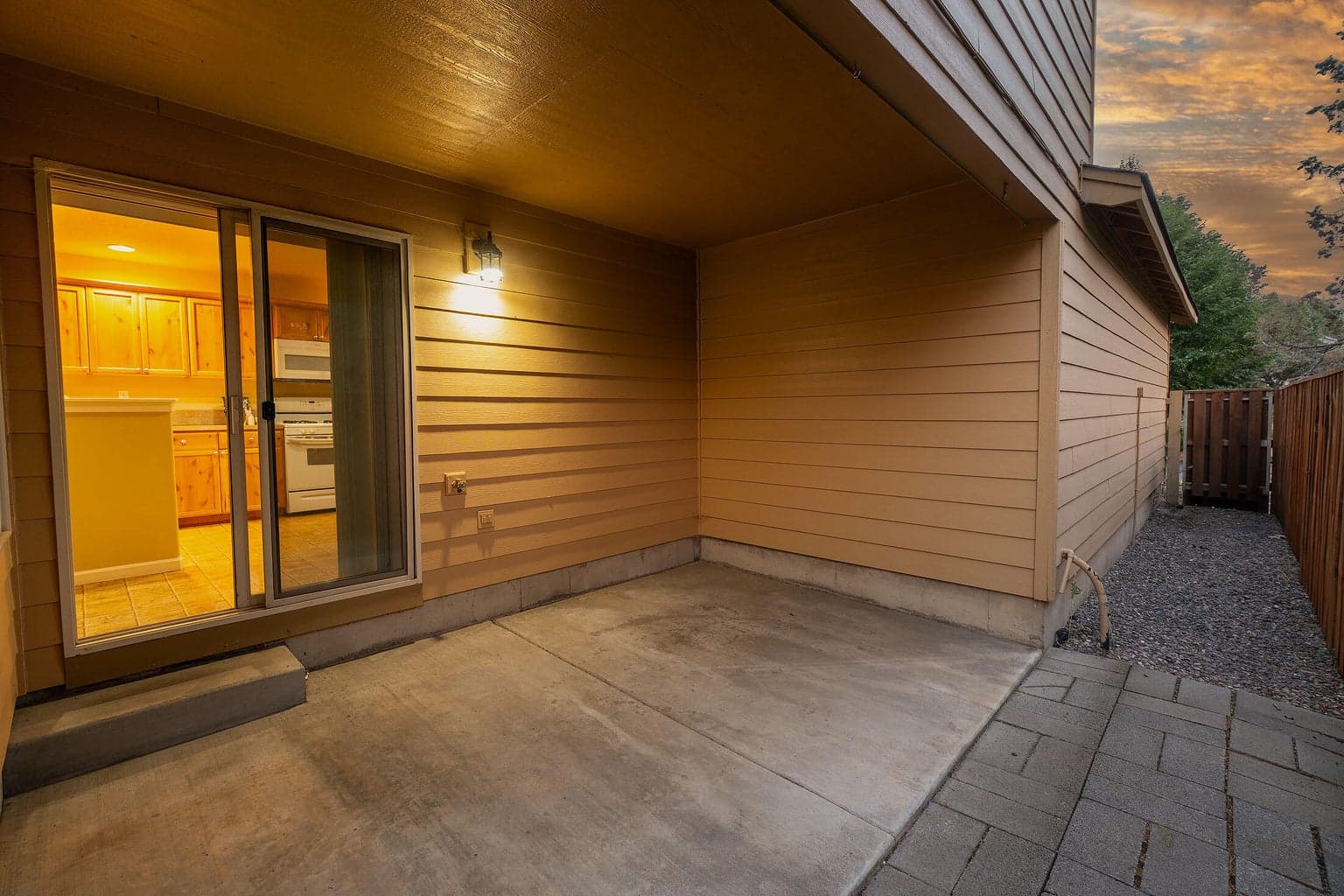 Photo of 2822 NW Elm Avenue 10 of 29