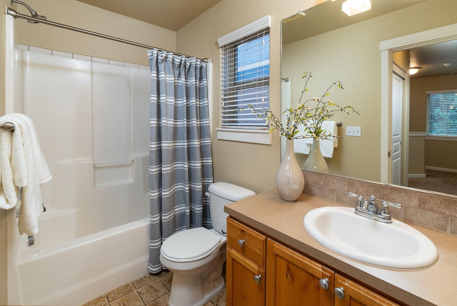 Photo of 2822 NW Elm Avenue 17 of 29
