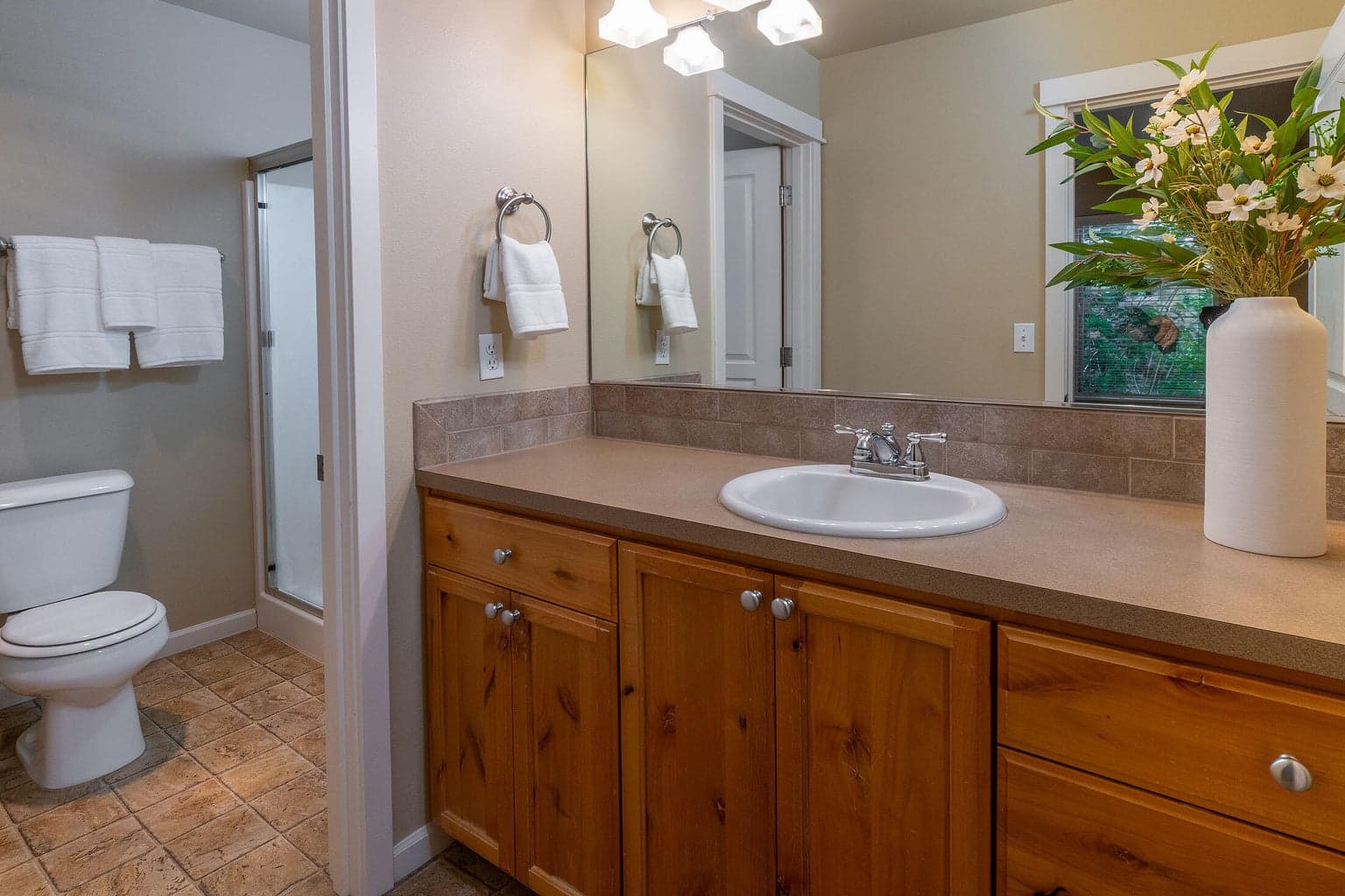 Photo of 2822 NW Elm Avenue 14 of 29