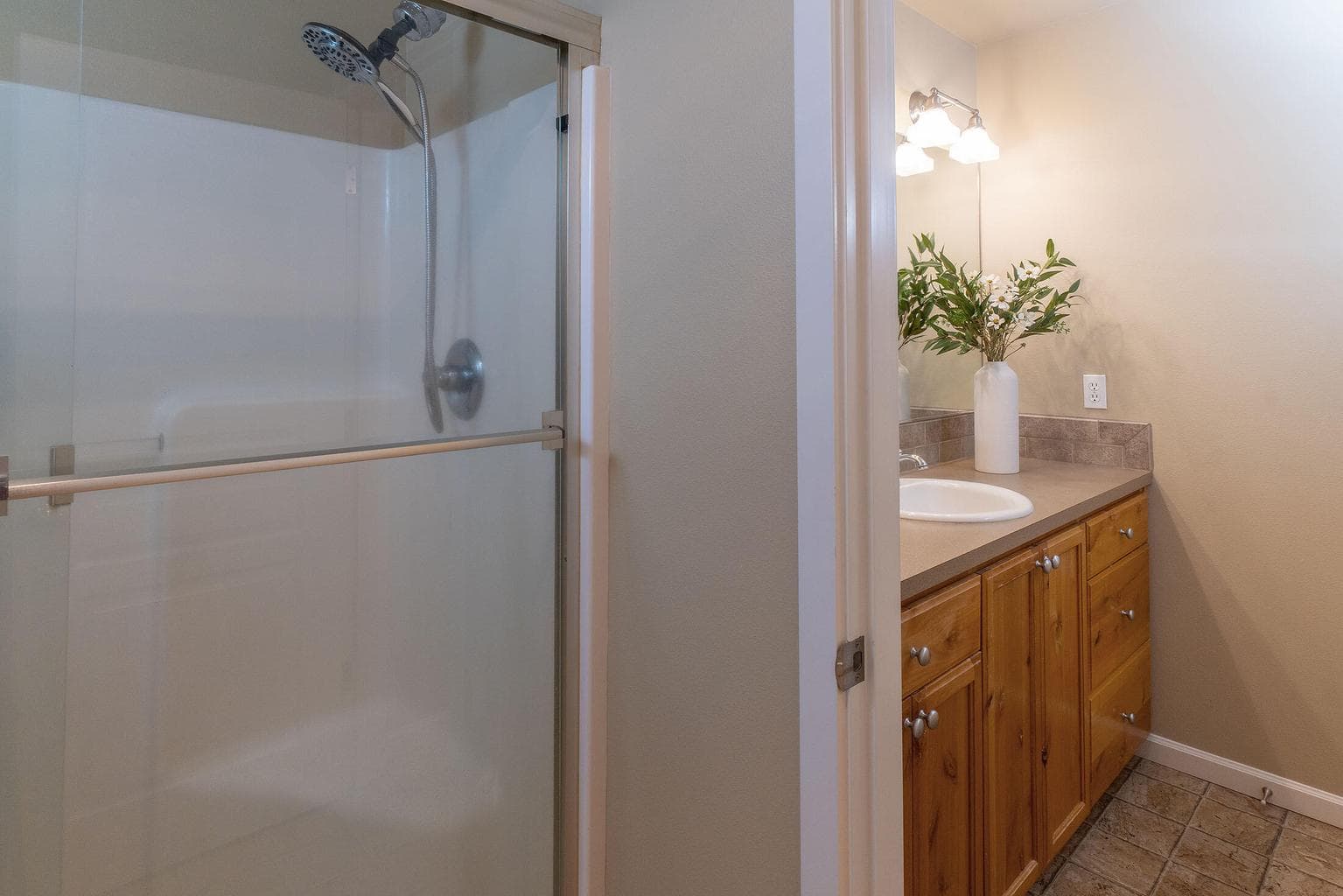 Photo of 2822 NW Elm Avenue 15 of 29