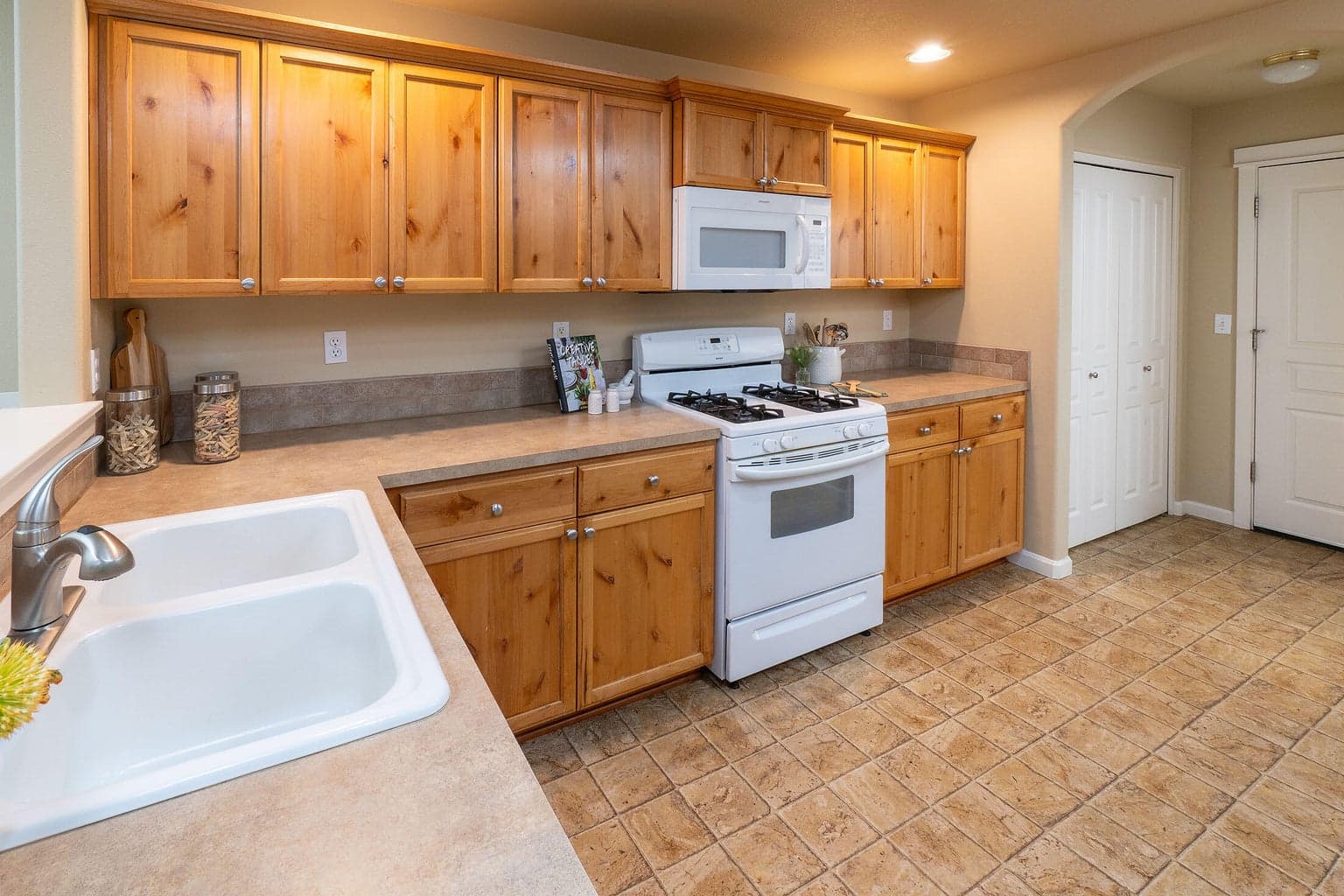 Photo of 2822 NW Elm Avenue 9 of 29