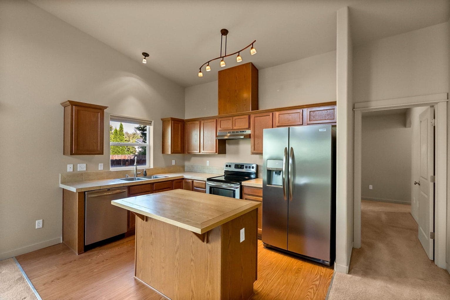 Photo of 2890 NE Jackdaw Drive 8 of 30