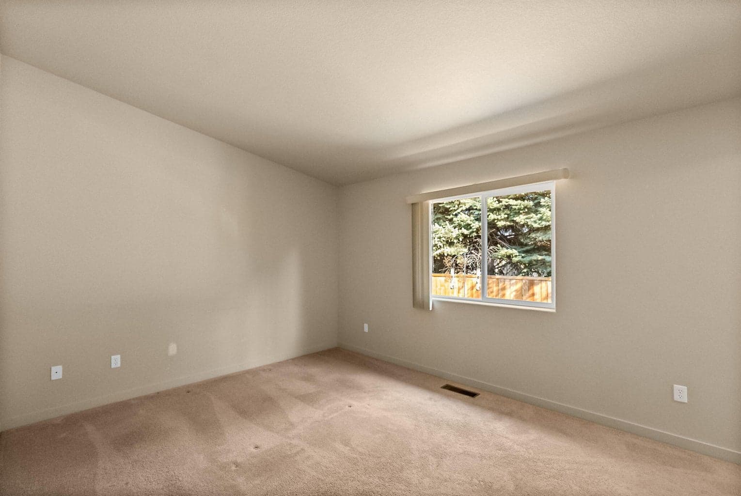 Photo of 2890 NE Jackdaw Drive 19 of 30