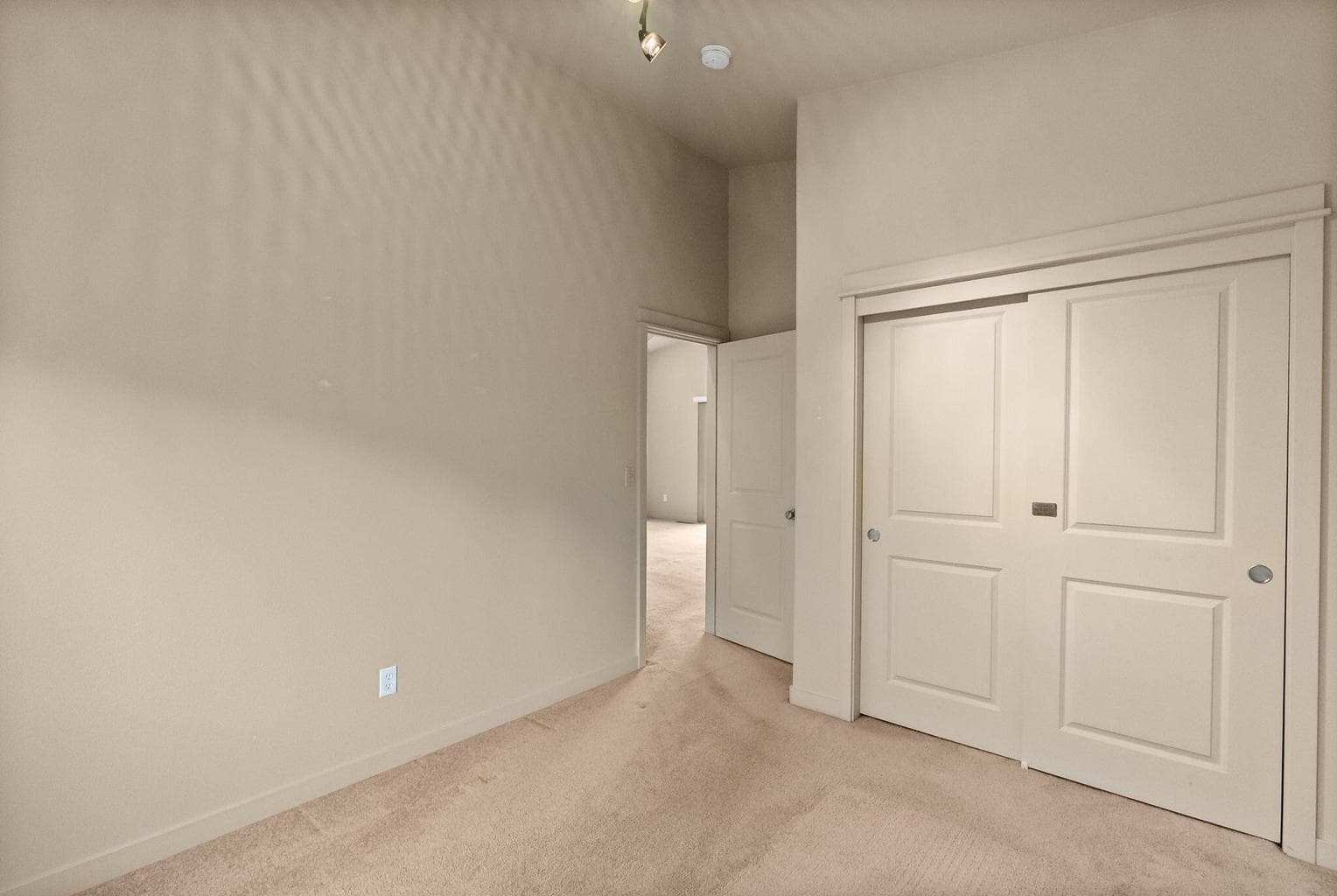 Photo of 2890 NE Jackdaw Drive 18 of 30