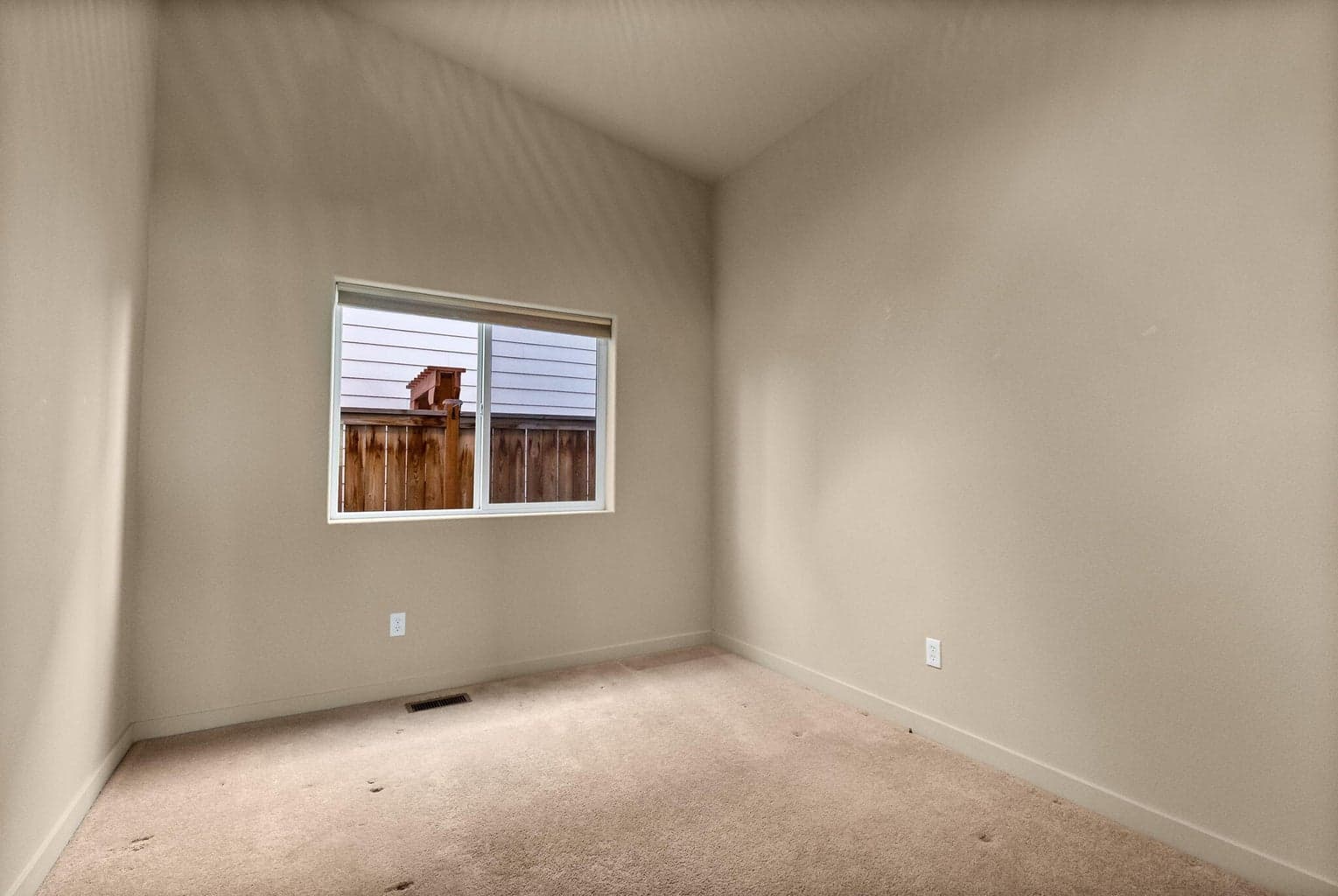 Photo of 2890 NE Jackdaw Drive 17 of 30