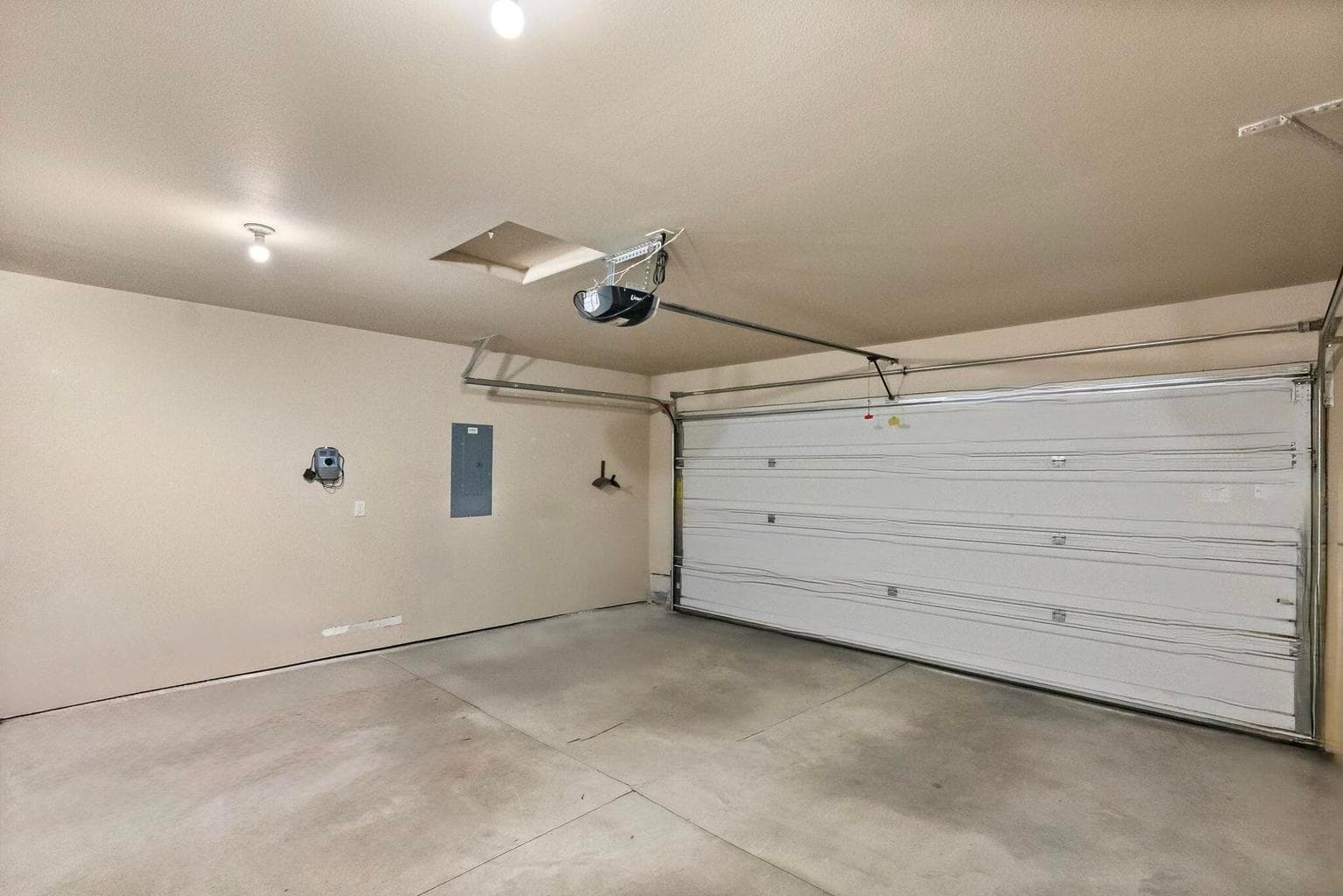 Photo of 2890 NE Jackdaw Drive 23 of 30