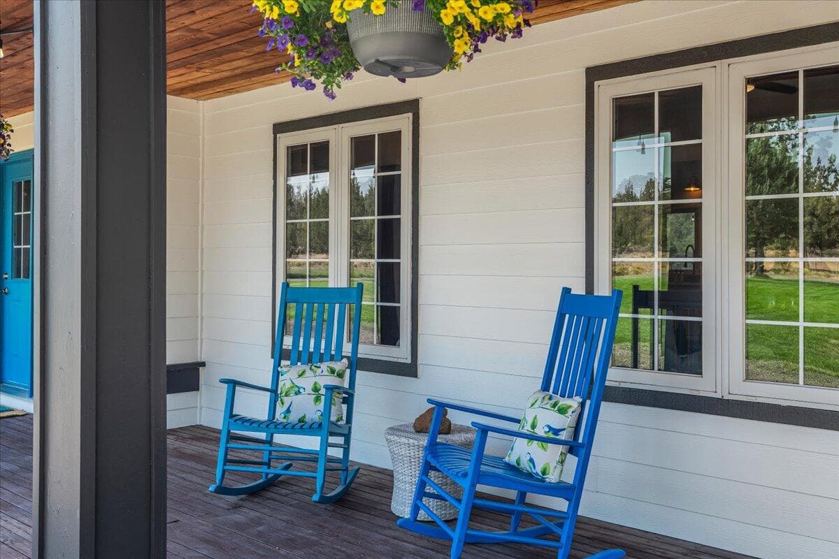 1000 Sq. Ft. dreamy wrap around porch