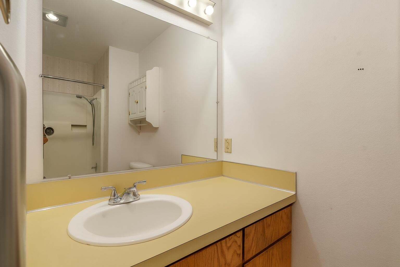 Photo of 2425 SW Glacier Avenue 18 of 27