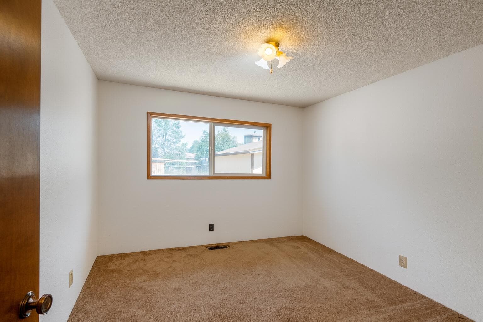 Photo of 2425 SW Glacier Avenue 19 of 27