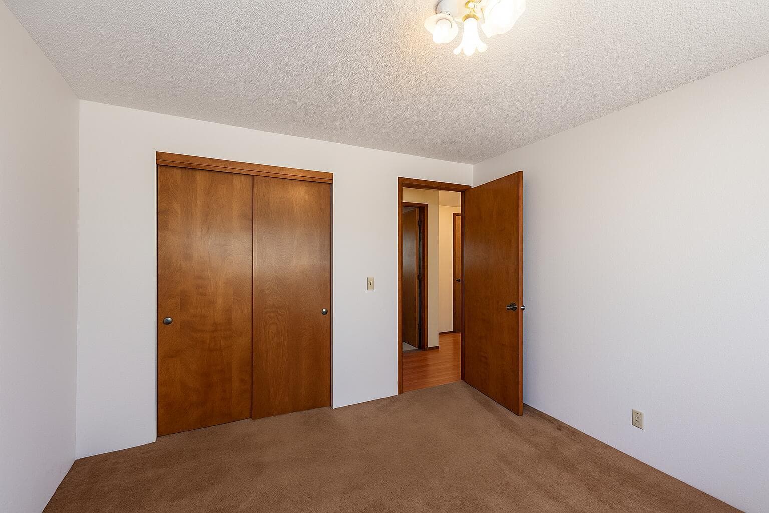 Photo of 2425 SW Glacier Avenue 20 of 27