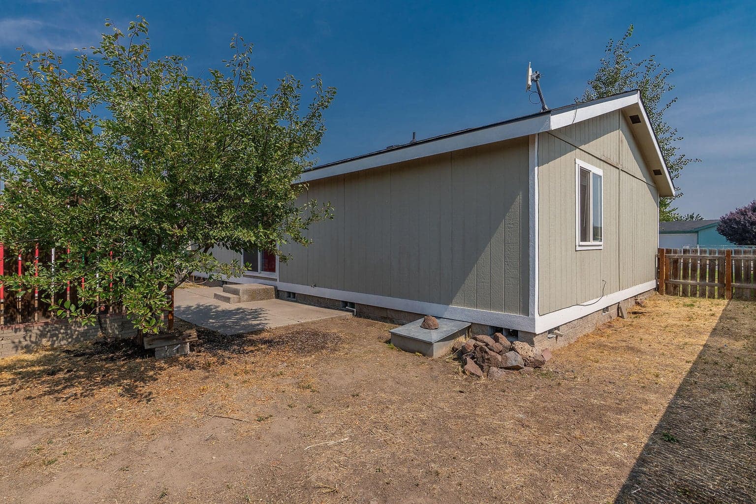 Photo of 1339 NW Drake Avenue 13 of 16