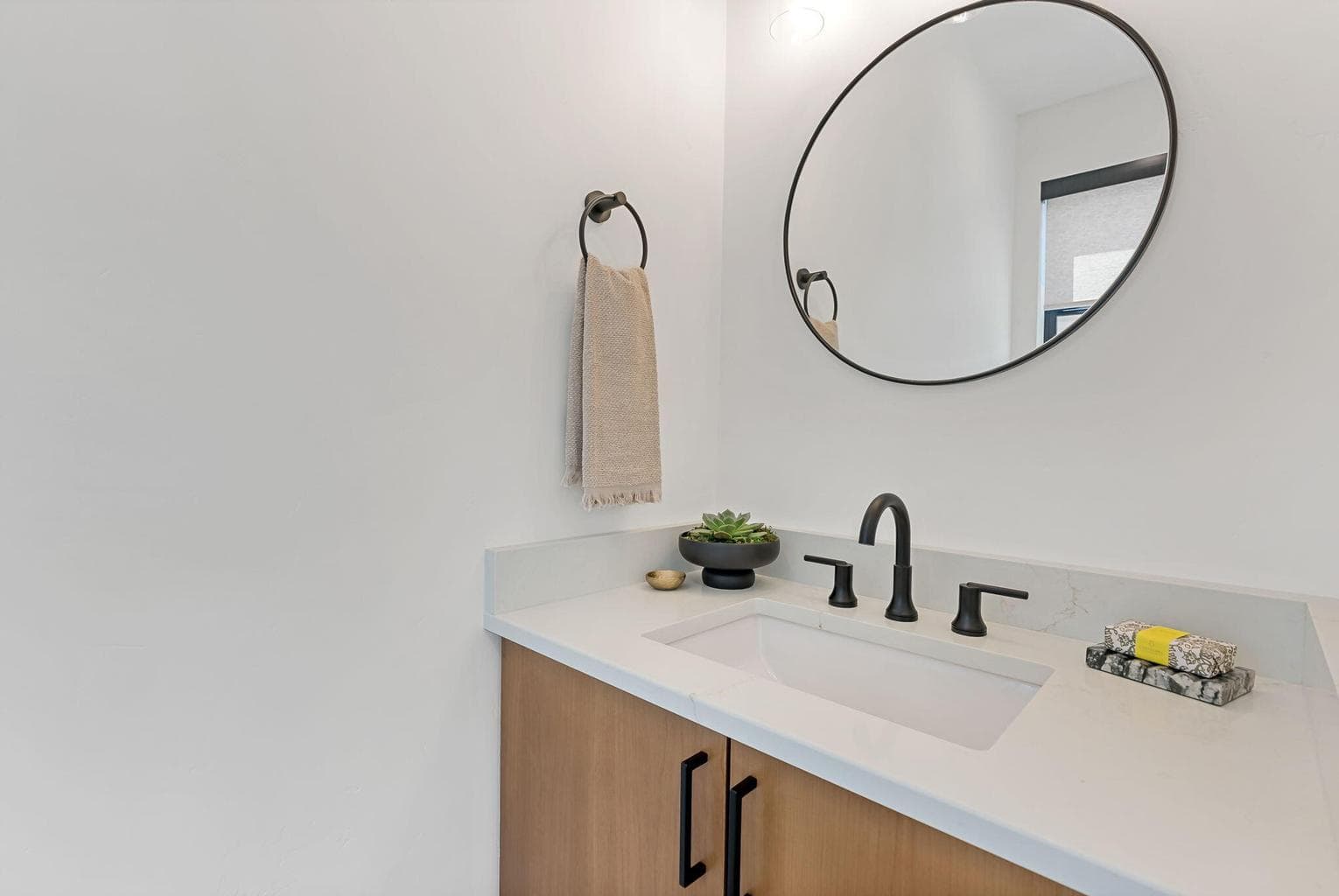 Photo of 123 NW Broadway Street 23 of 41