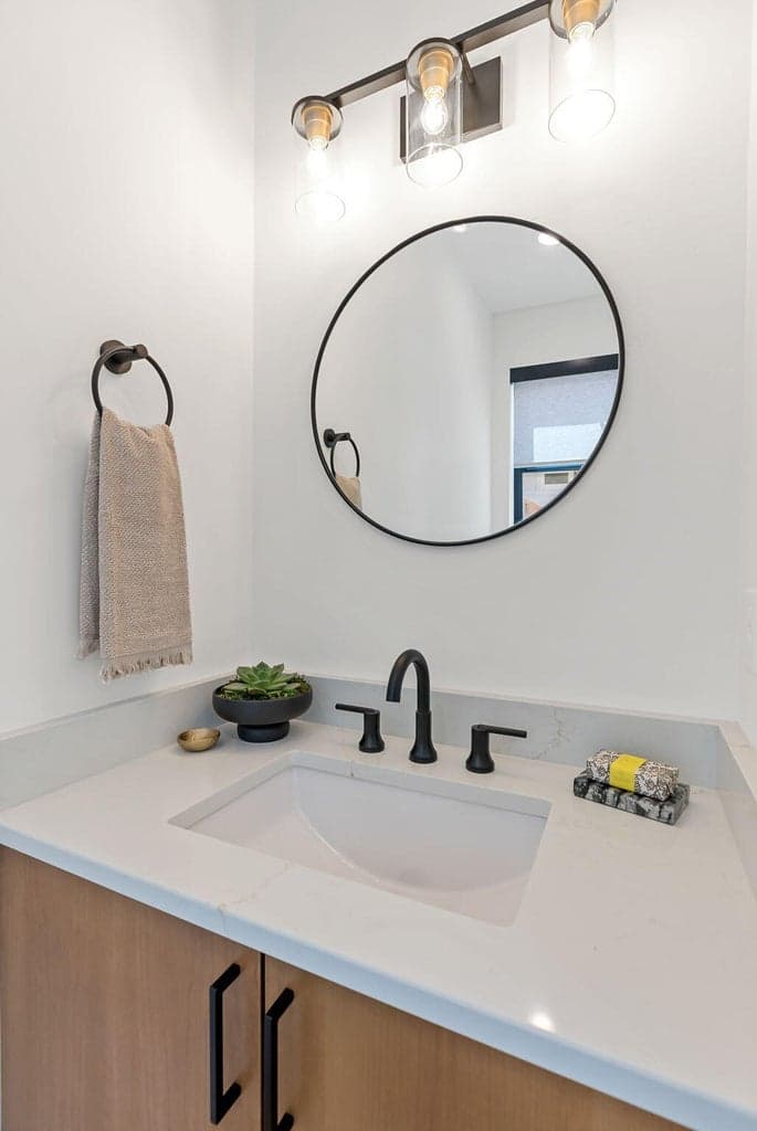 Photo of 123 NW Broadway Street 22 of 41