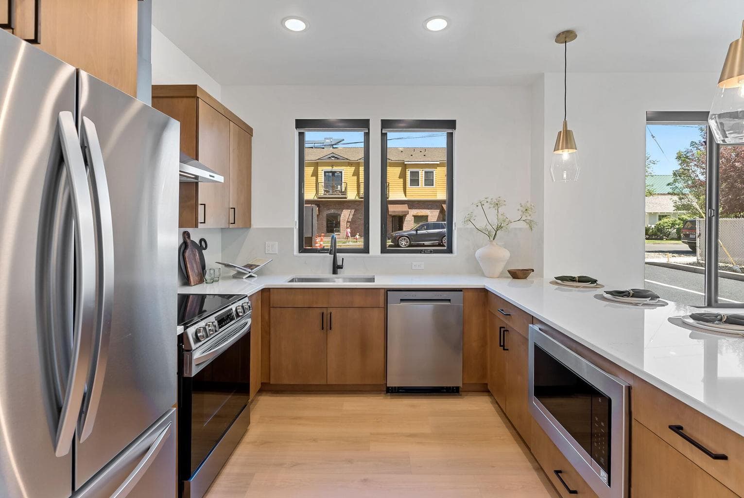 Photo of 123 NW Broadway Street 8 of 41
