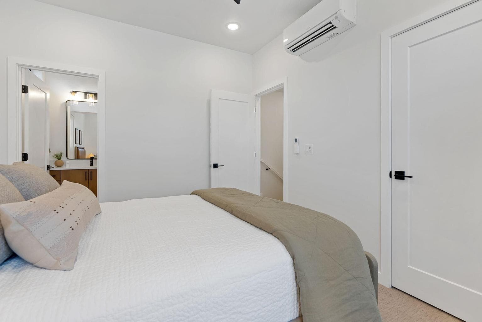 Photo of 123 NW Broadway Street 13 of 41
