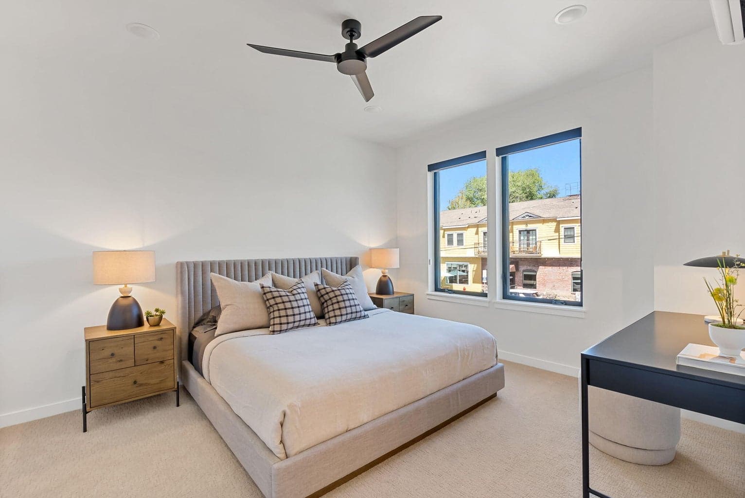 Photo of 123 NW Broadway Street 16 of 41