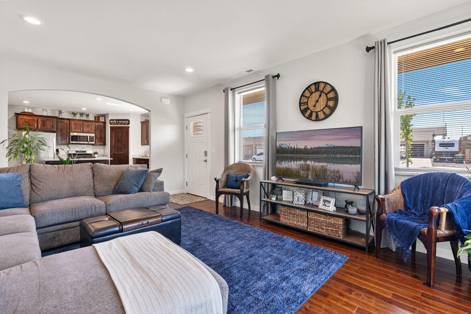 Photo of 521 SE Morgan Court 10 of 40