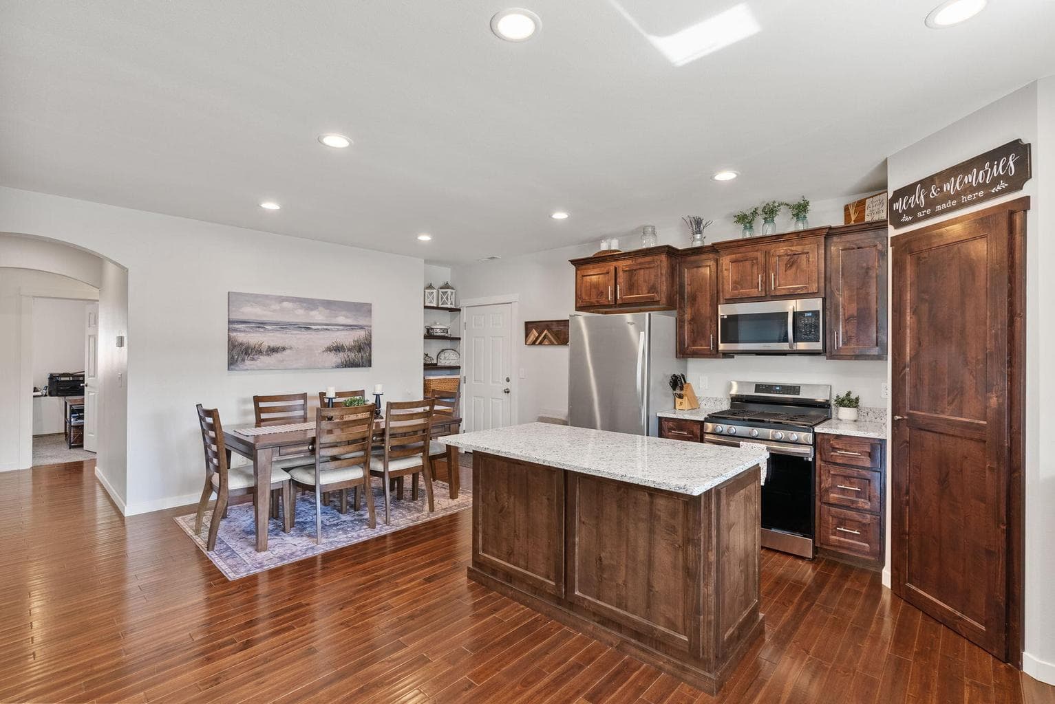 Photo of 521 SE Morgan Court 14 of 40