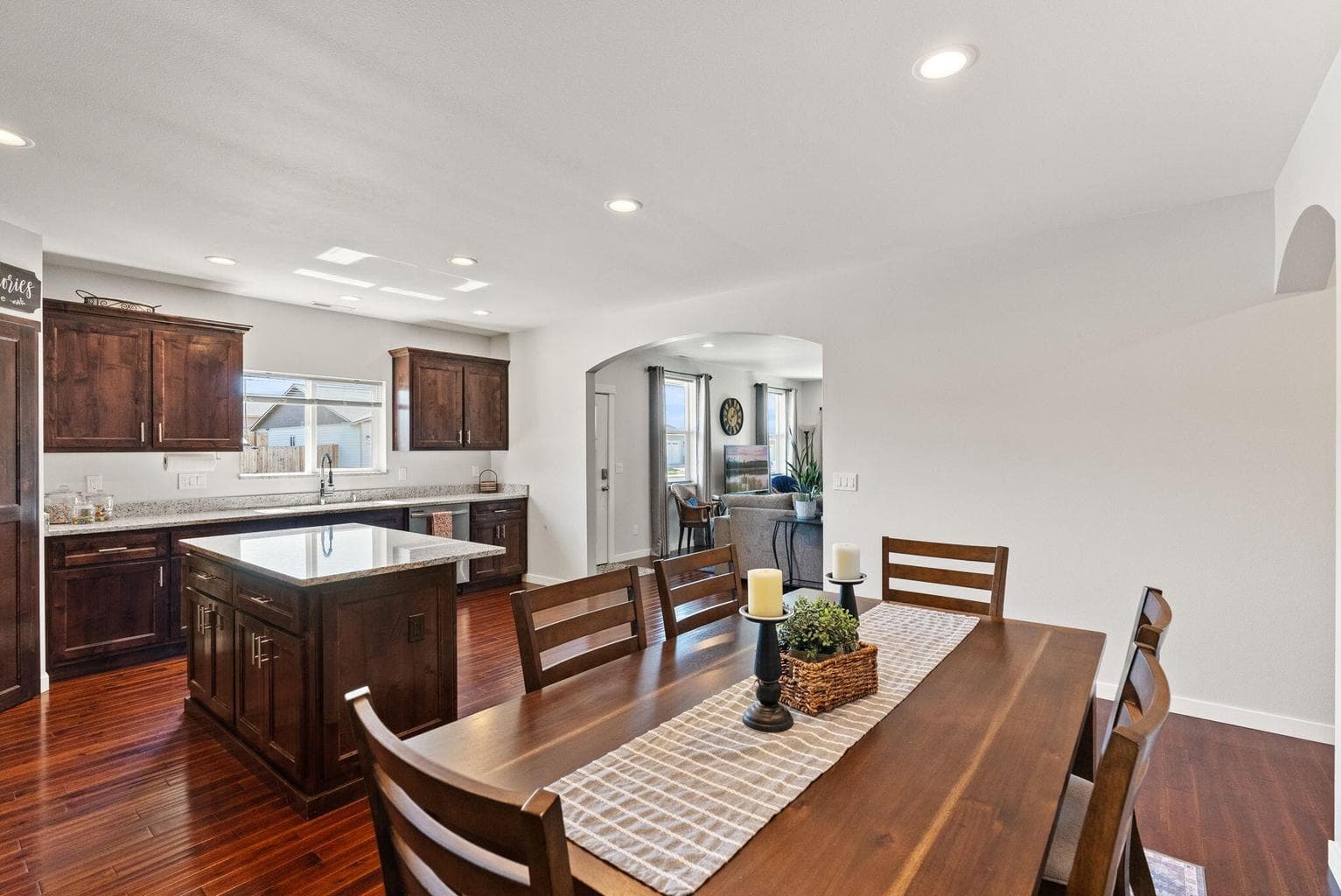 Photo of 521 SE Morgan Court 16 of 40