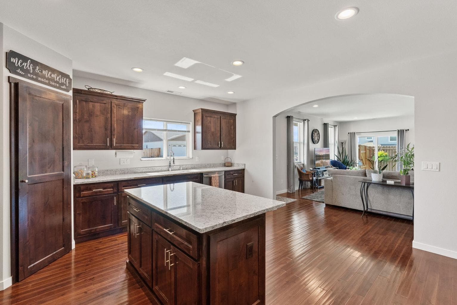 Photo of 521 SE Morgan Court 17 of 40