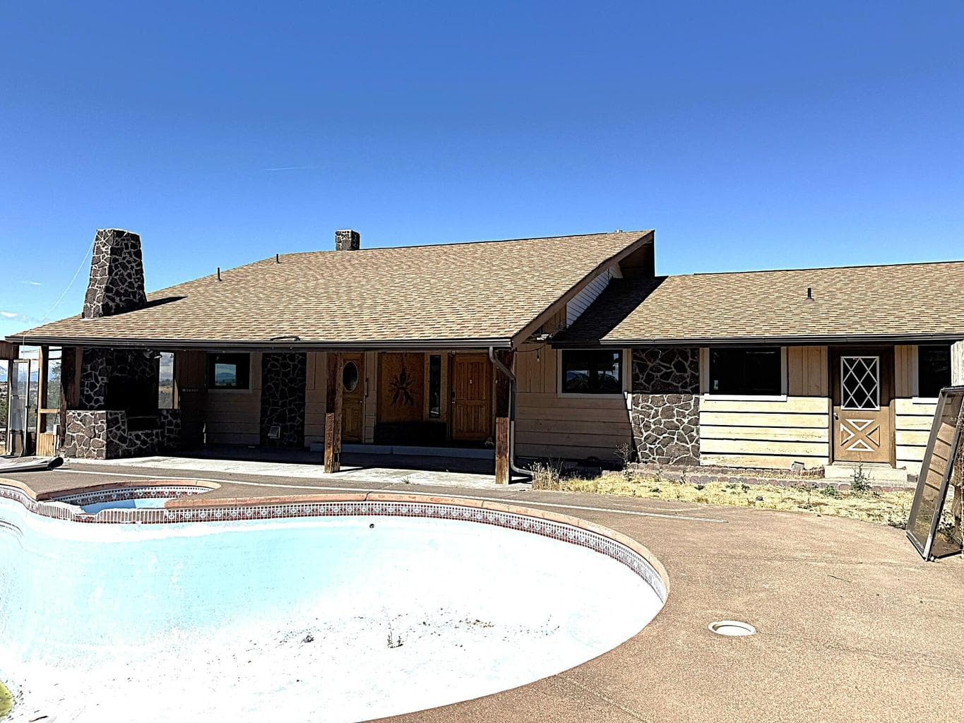 Photo of 1042 NE Meadowlark Lane 15 of 19