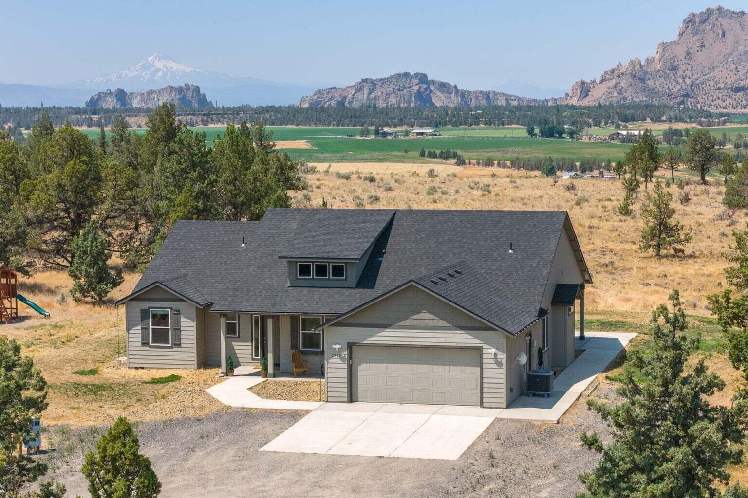 Photo of 2795 Lexie 1 of 1