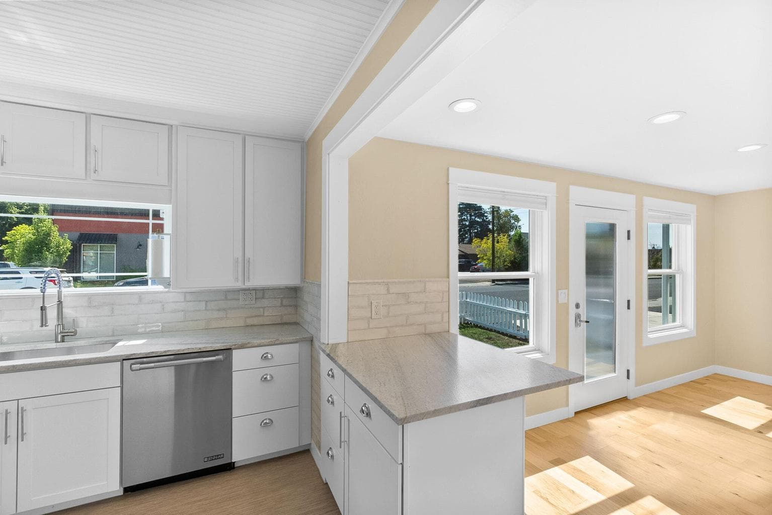 Photo of 153 SW 3rd Street 14 of 36