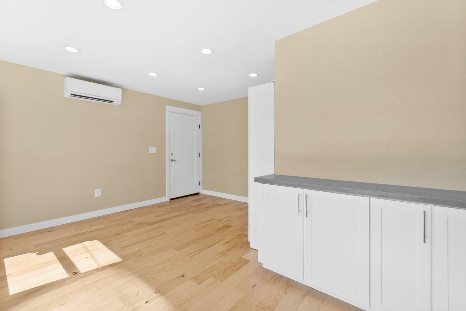 Photo of 153 SW 3rd Street 16 of 36