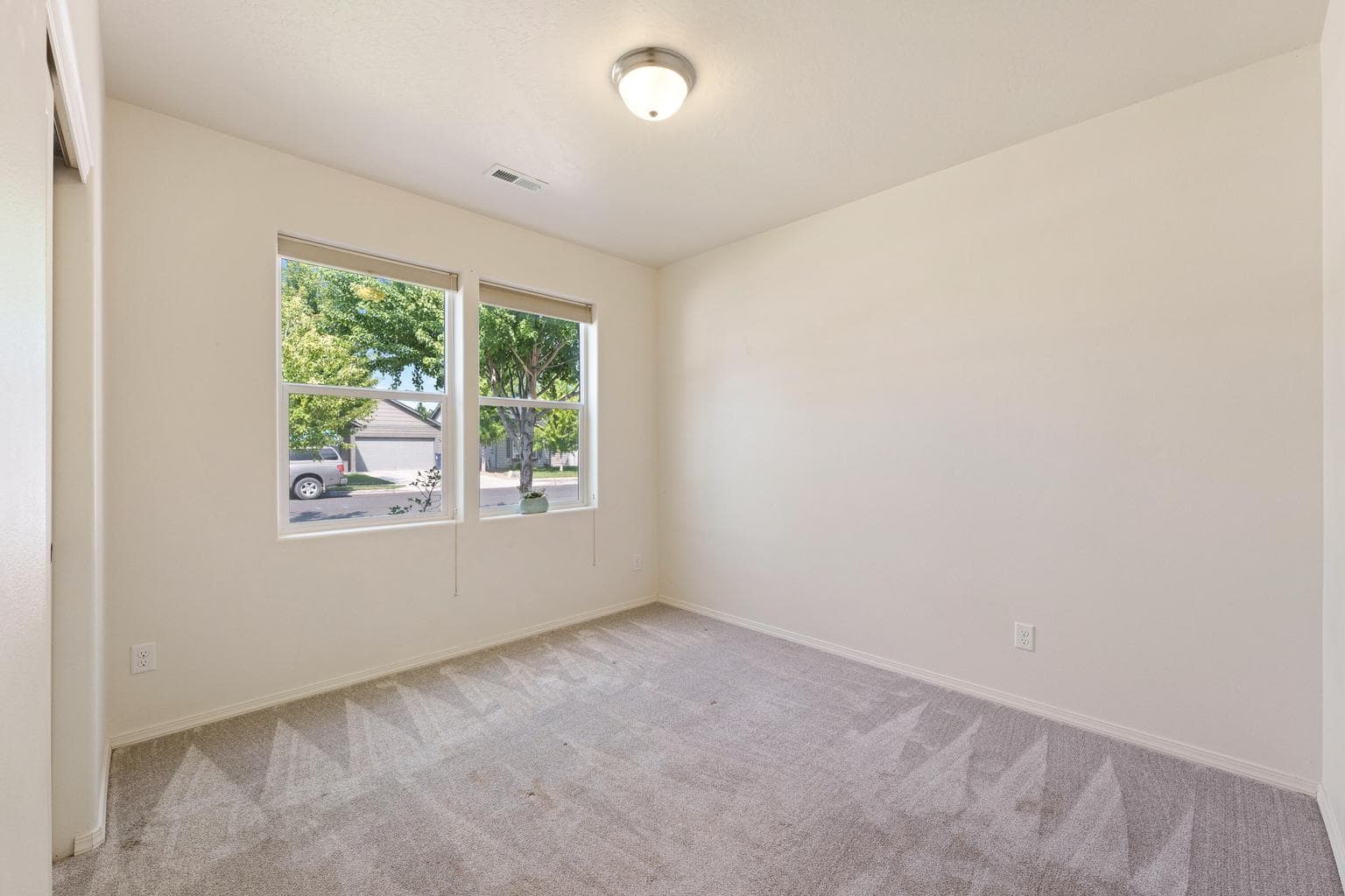 Photo of 3160 SW Obsidian Court 6 of 28