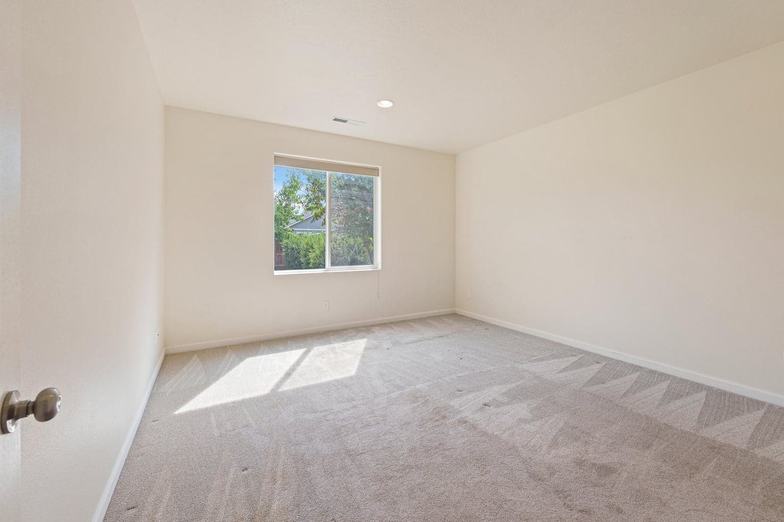 Photo of 3160 SW Obsidian Court 19 of 28