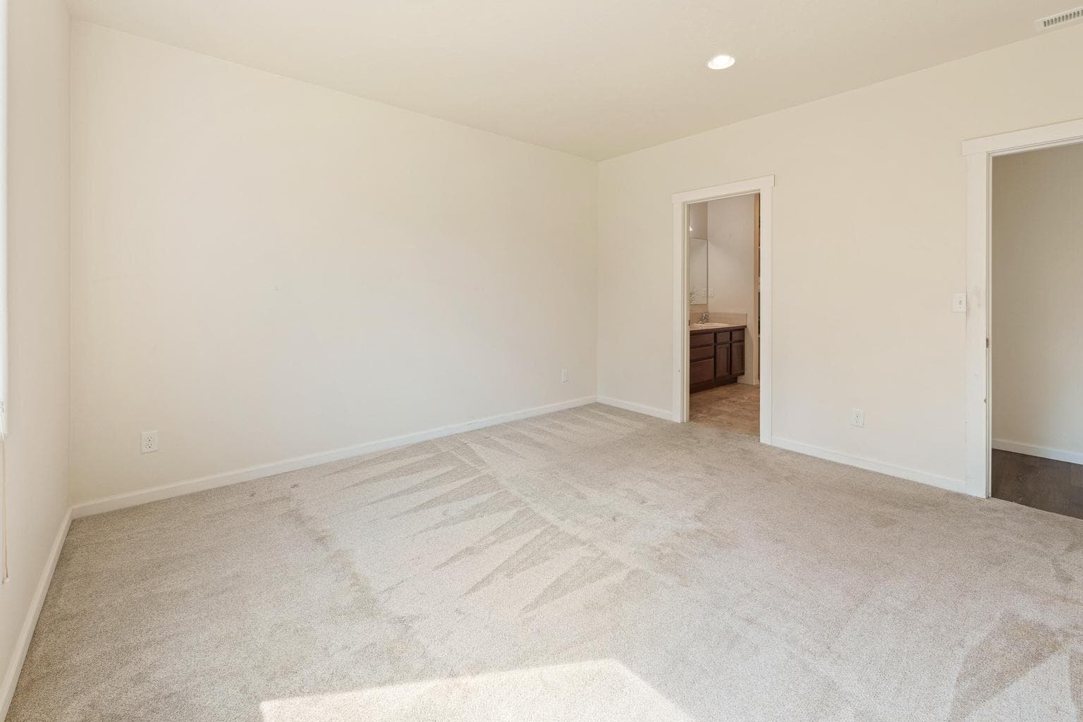 Photo of 3160 SW Obsidian Court 20 of 28