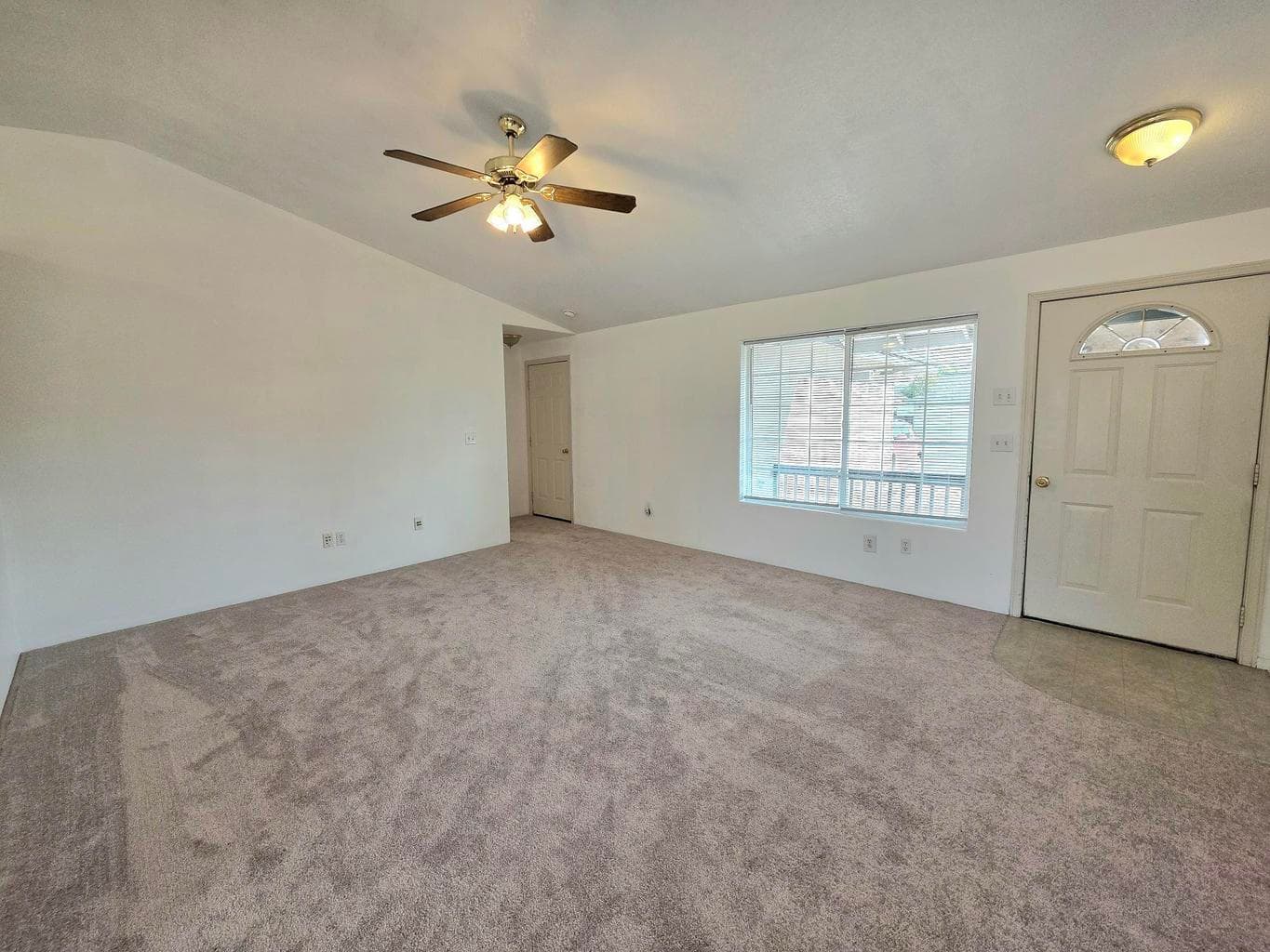 Photo of 1077 NE Mahogany Street 6 of 25