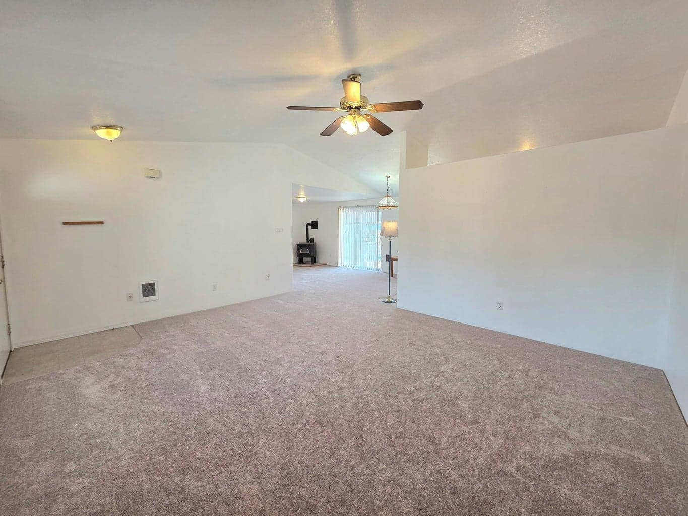 Photo of 1077 NE Mahogany Street 7 of 25