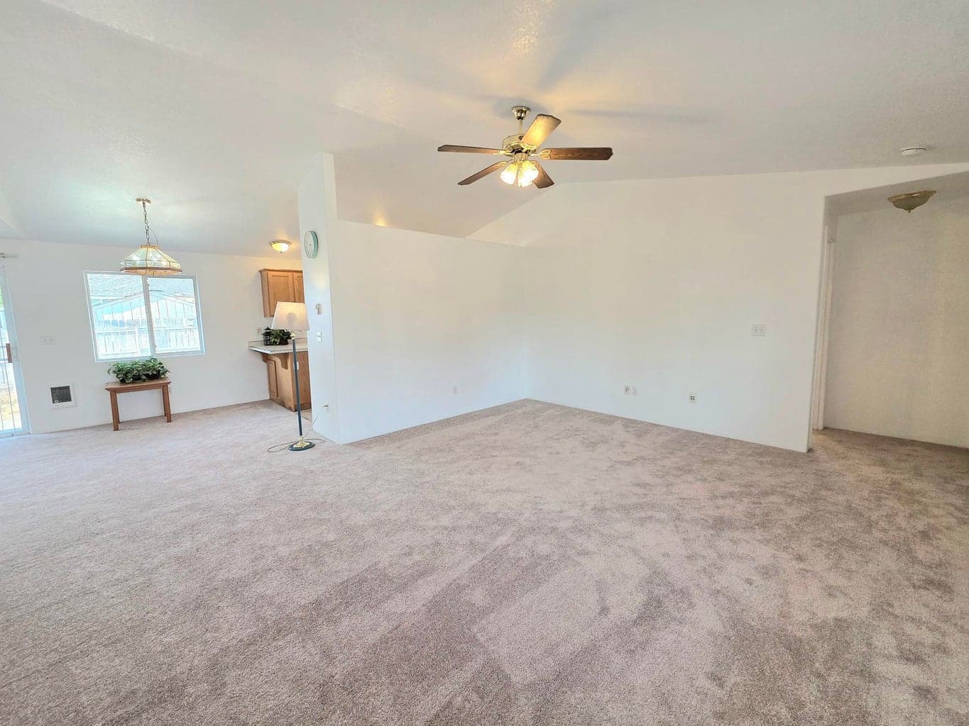 Photo of 1077 NE Mahogany Street 8 of 25