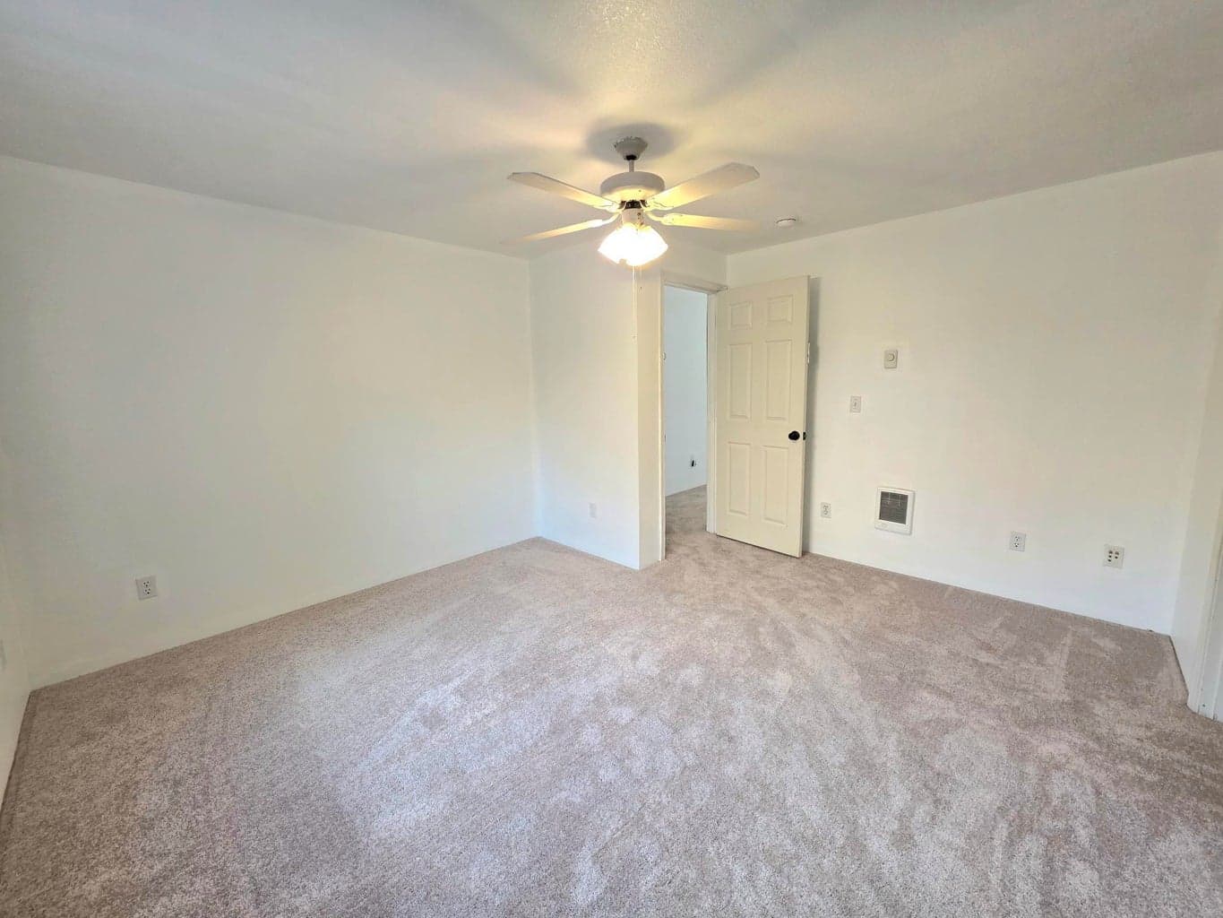 Photo of 1077 NE Mahogany Street 20 of 25