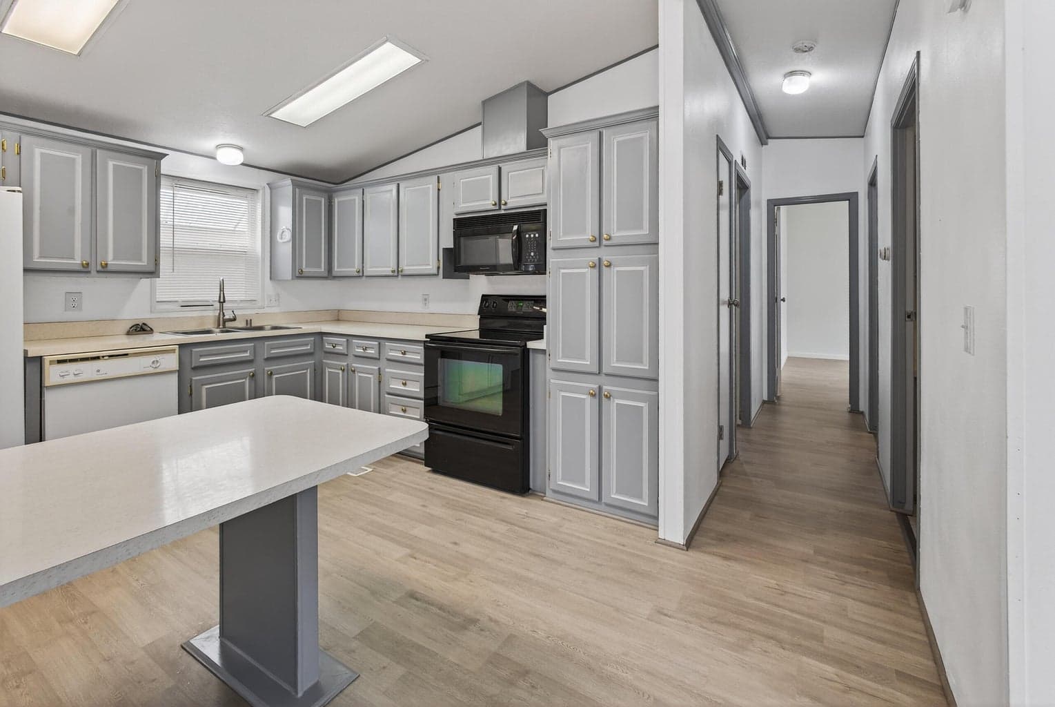 Photo of 400 Terrace 5 of 42