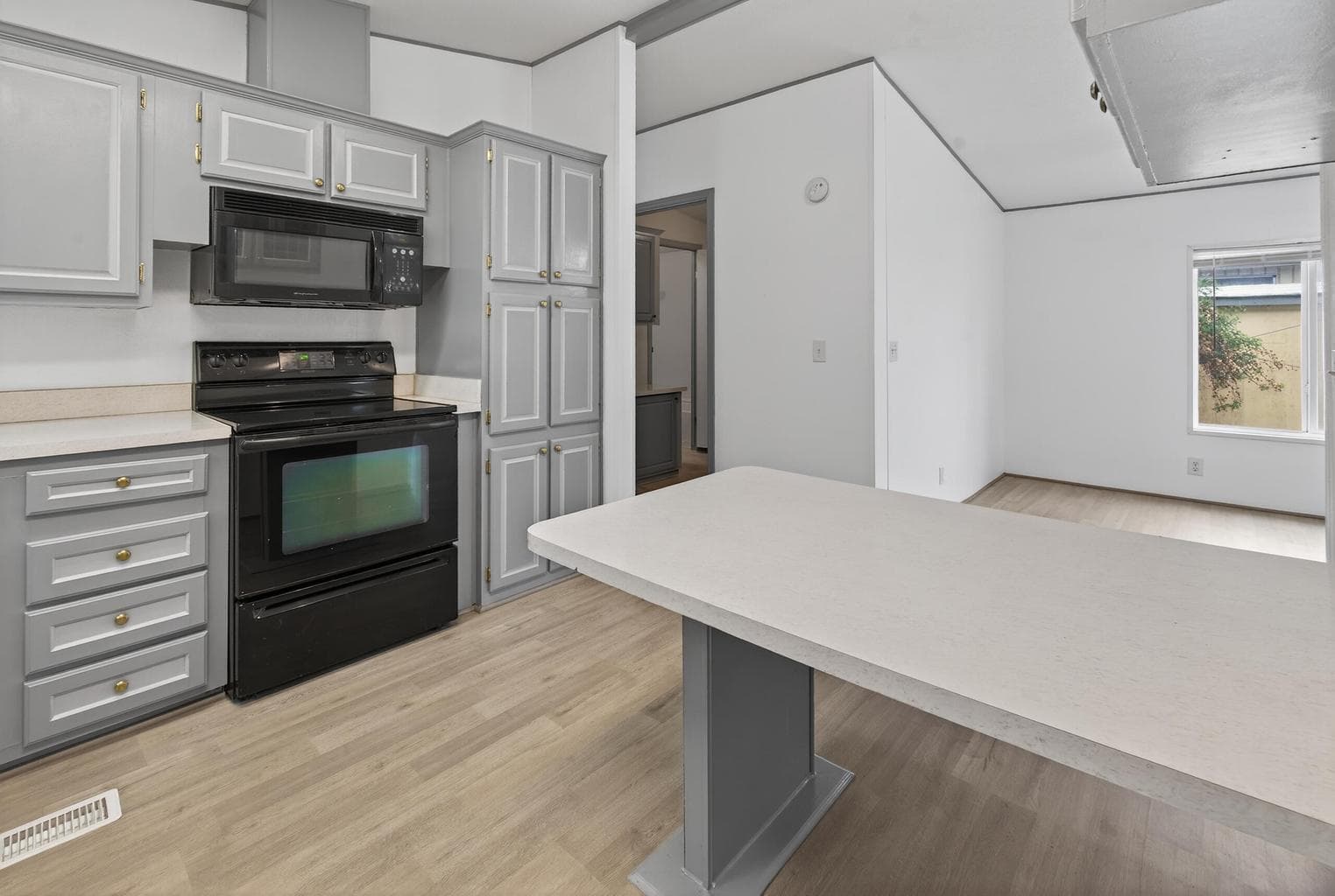 Photo of 400 NW Terrace Lane 7 of 42