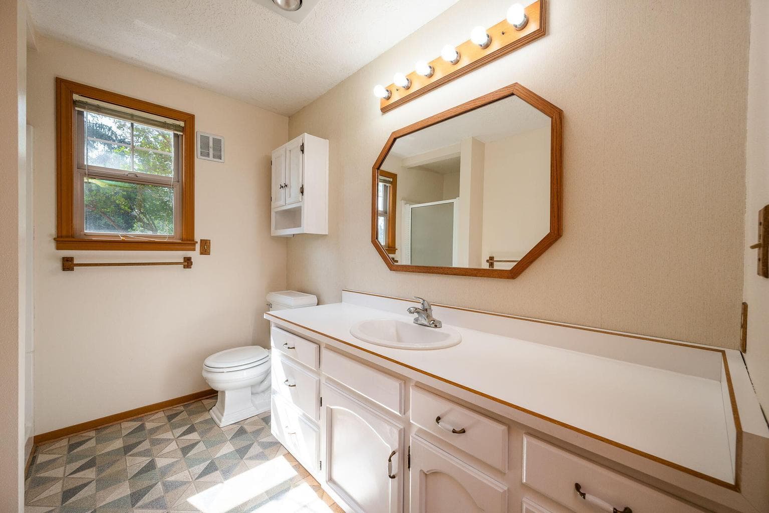 Photo of 64830 Bachelor Way 22 of 59