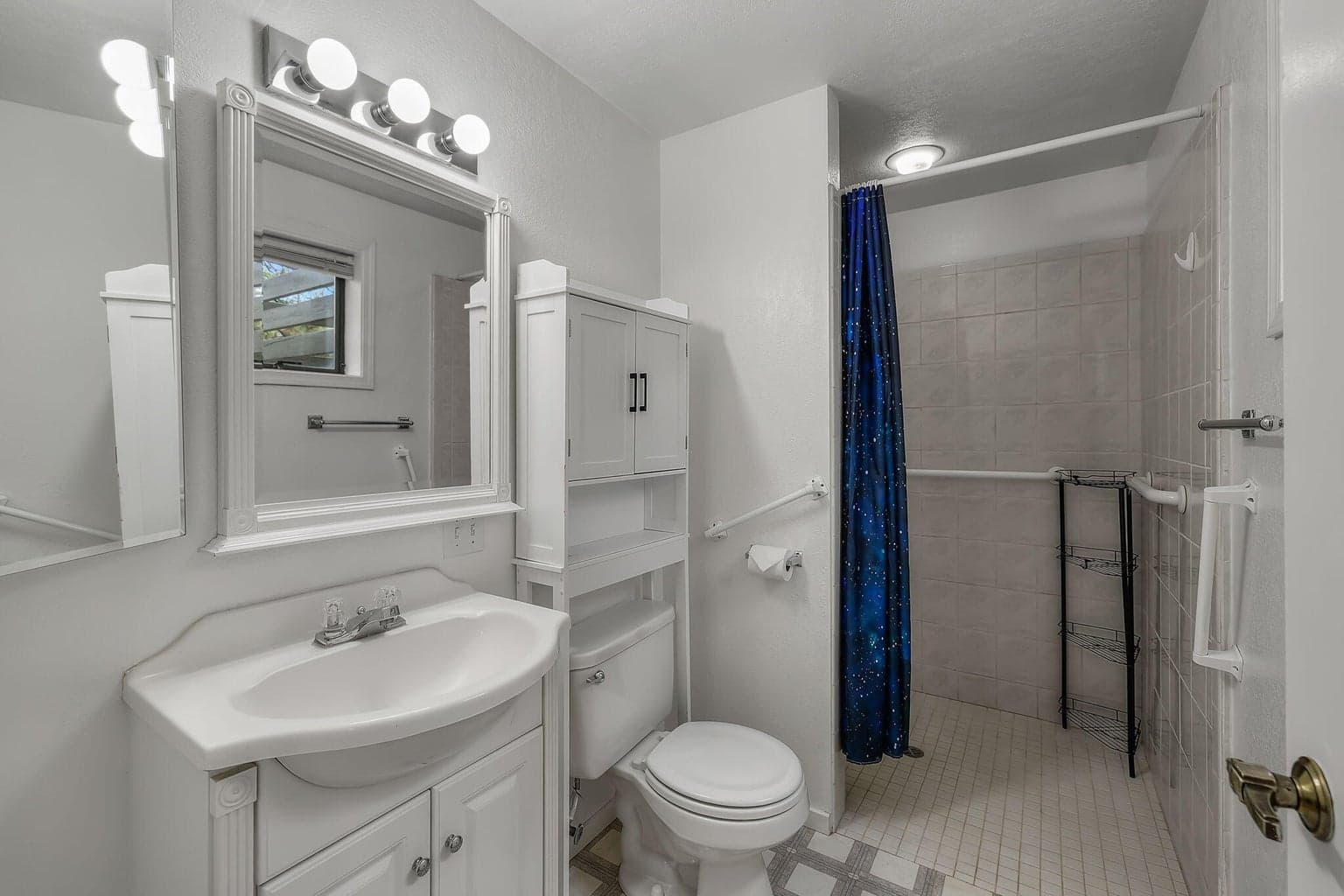 Bathroom 1 attached to Bedroom 1