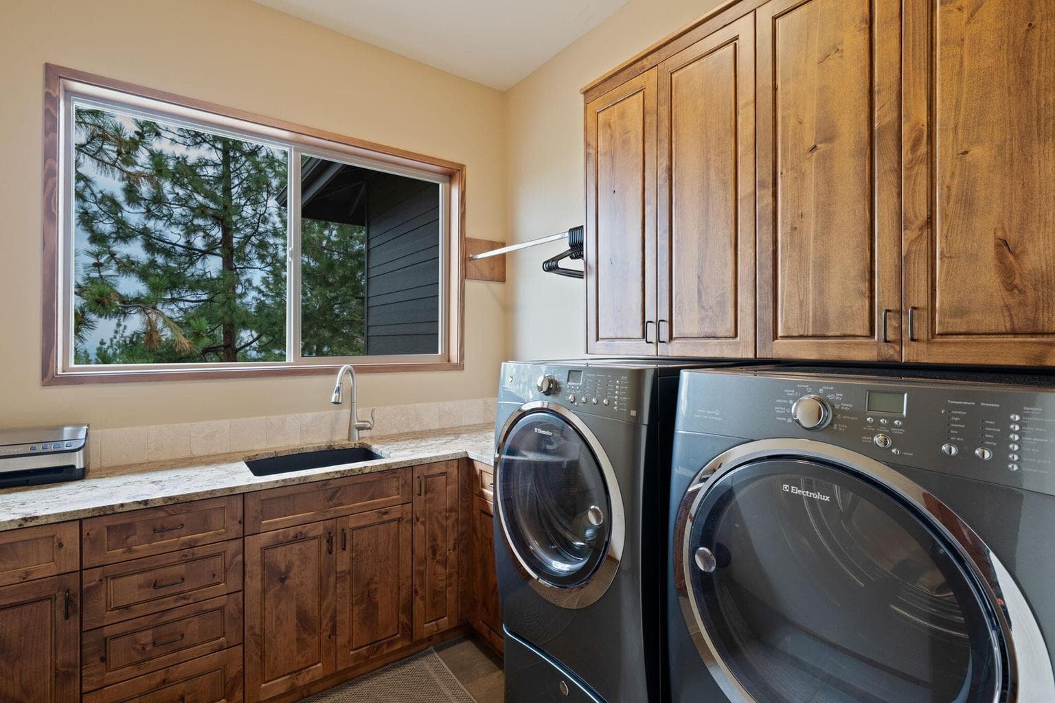 Photo of 1432 NW Remarkable Drive 35 of 83
