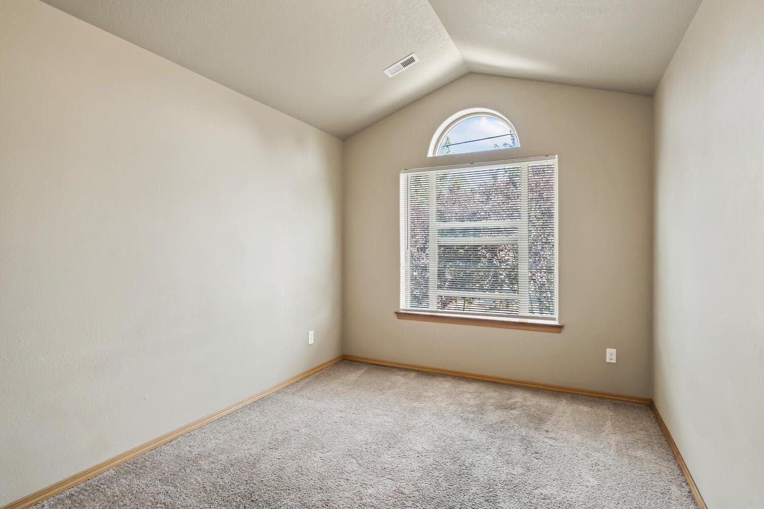 Photo of 63221 Boyd Acres Road 14 of 33