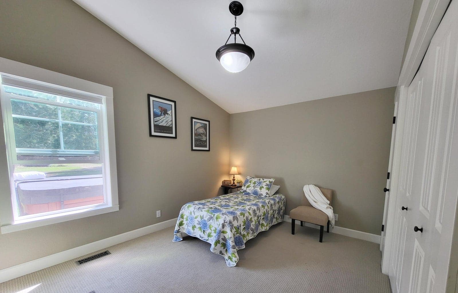 Guest bedroom