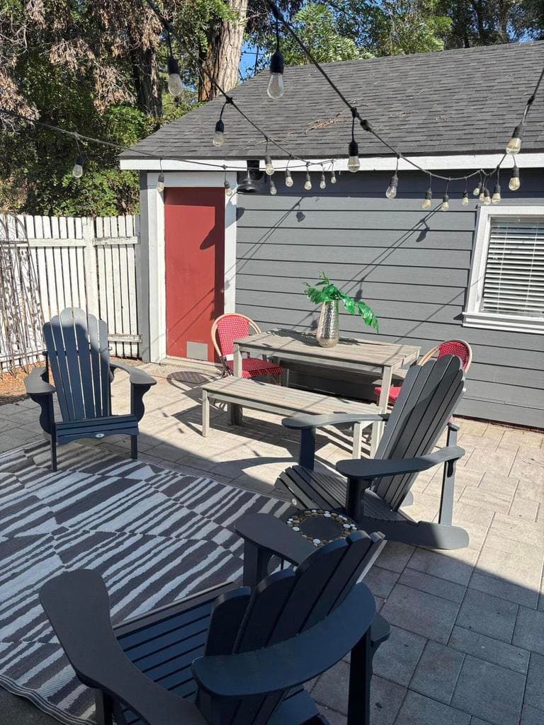 Photo of 202 NW Thurston Avenue 8 of 32