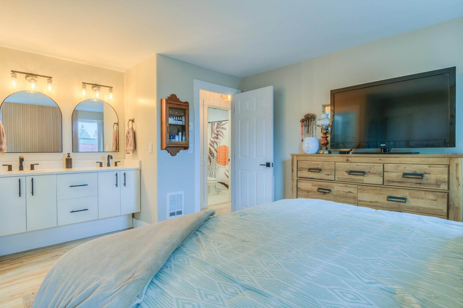 Photo of 2746 SW Reindeer Court 16 of 23