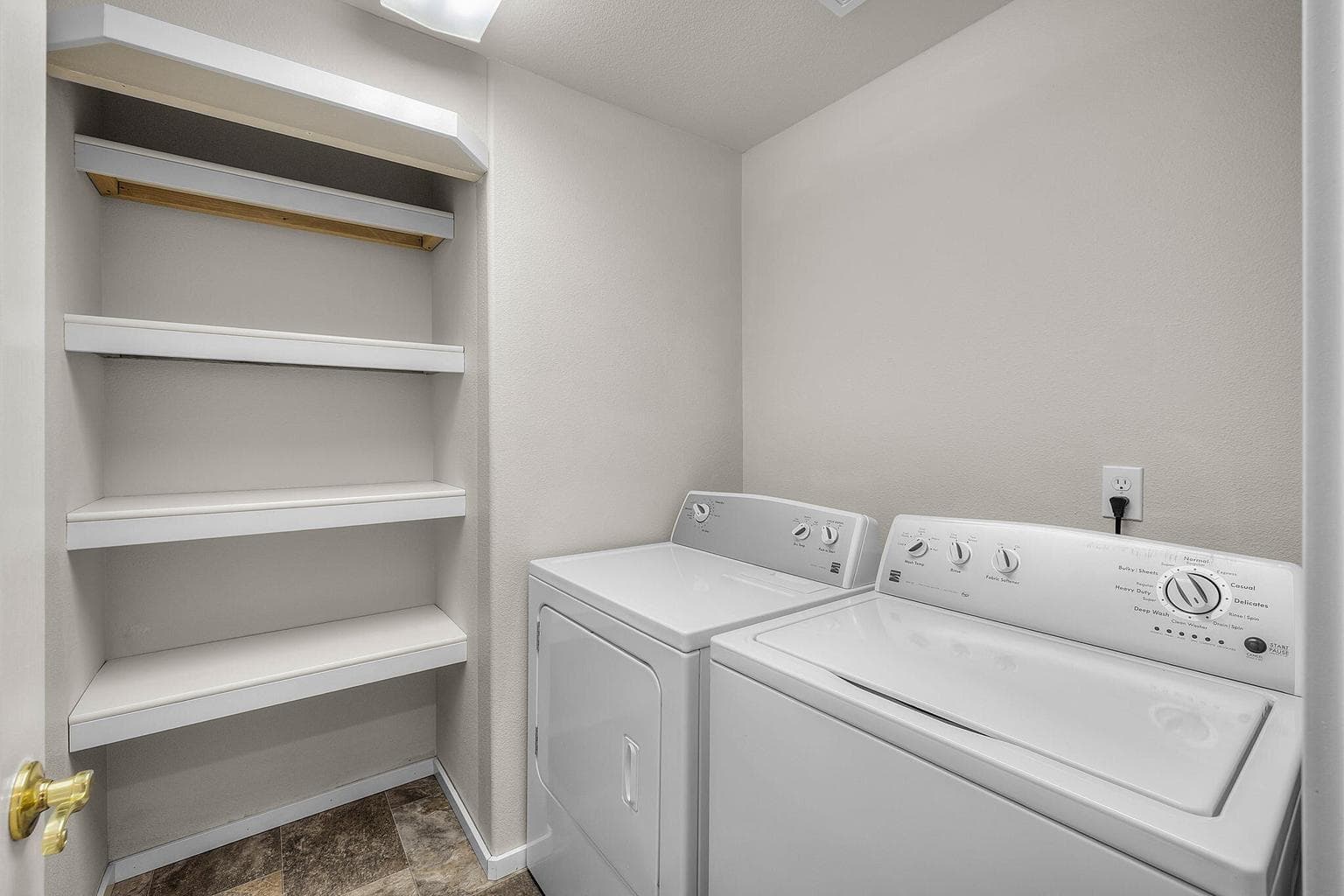 Photo of 3650 SW 30th Street 15 of 31